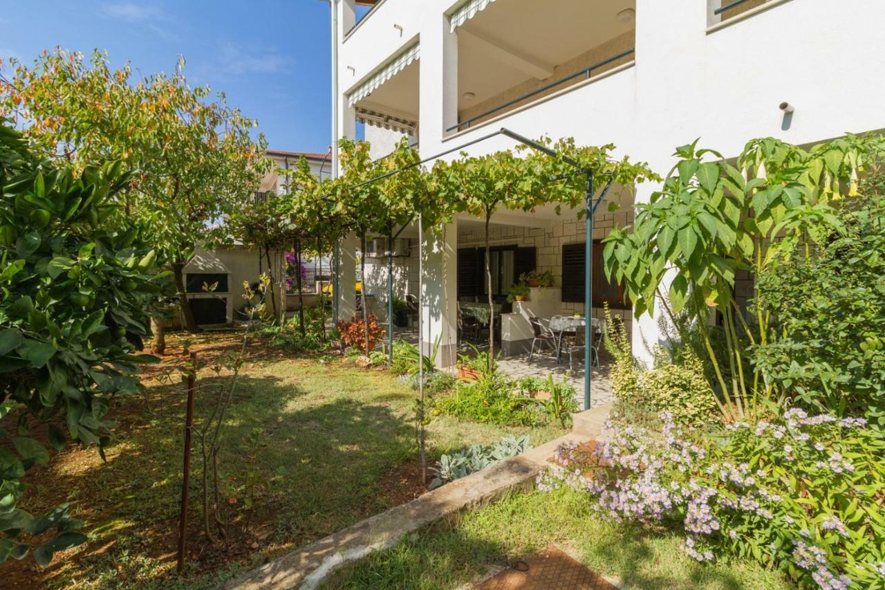 Apartments Perka Near Beach Пула Екстериор снимка