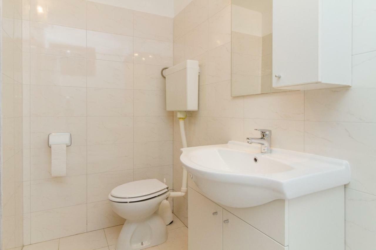 Apartments Perka Near Beach Пула Екстериор снимка