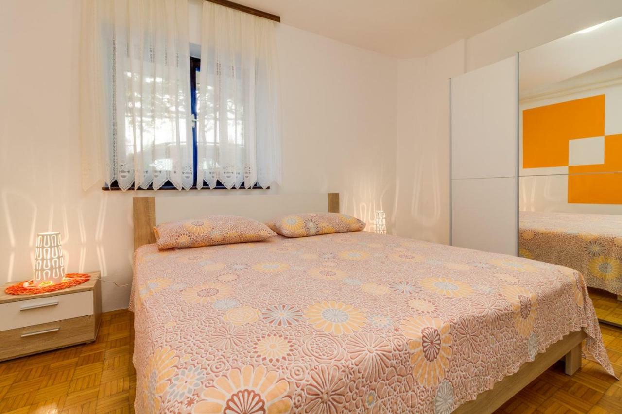 Apartments Perka Near Beach Пула Екстериор снимка