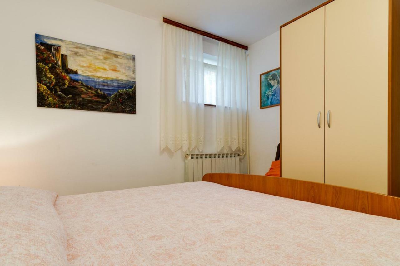 Apartments Perka Near Beach Пула Екстериор снимка